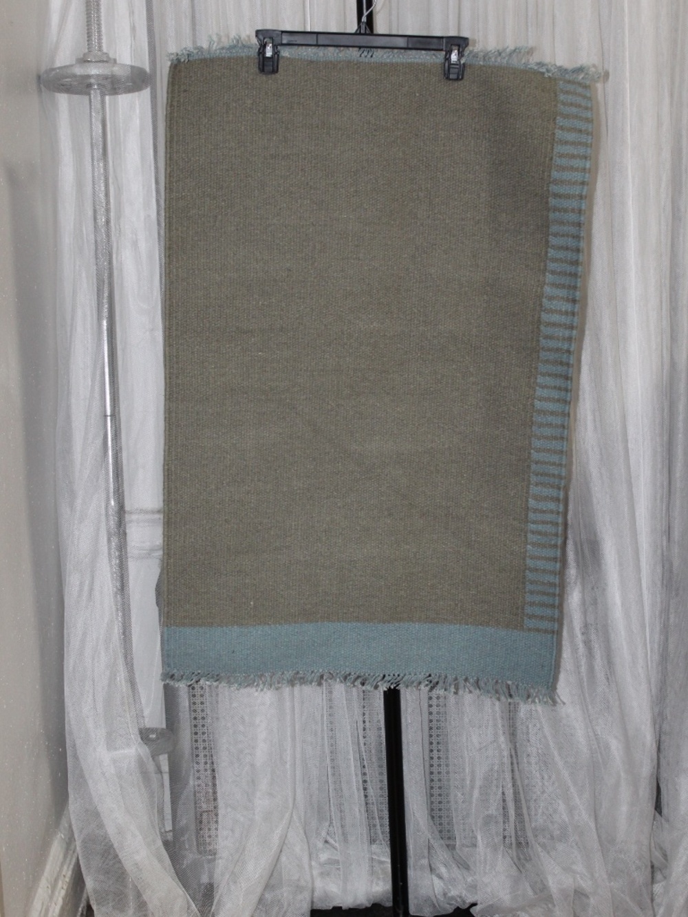 West Elm. Beckett Border Wool Rug. V.Weave. Sz. 2'x3'